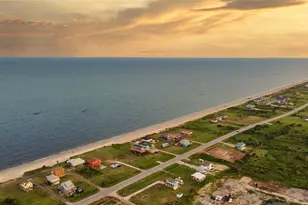 1041 Sunset Circle W, Crystal Beach, TX 77650 - Photo 9