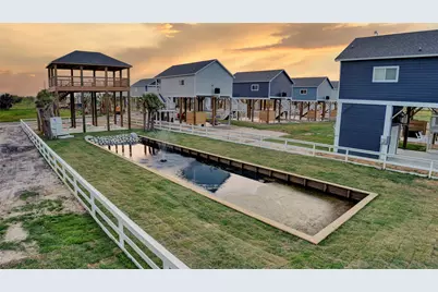 1041 Sunset Circle W, Crystal Beach, TX 77650 - Photo 47