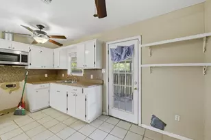 1101 Laredo St, Sinton, TX 78387 - Photo 11