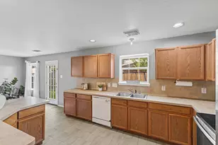 9439 Gnarled Chestnut Ct, Houston, TX 77075 - Photo 13