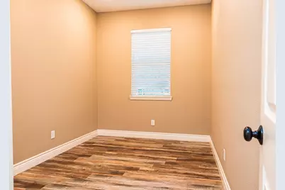 1306 S Austin Street, Brenham, TX 77833 - Photo 11