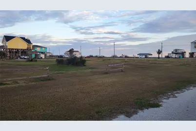 1221 Rollover Circle, Gilchrist, TX 77617 - Photo 3