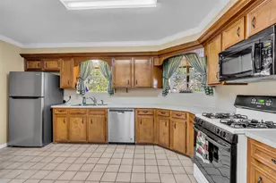 156 Thunderbird Dr, Conroe, TX 77304 - Photo 11