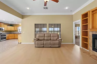 311 Sam Houston Drive, El Campo, TX 77437 - Photo 3
