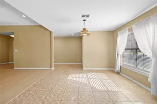 311 Sam Houston Dr, El Campo, TX 77437 - Photo 9