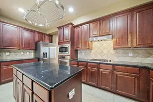 10015 Loch Courtney Ln, Houston, TX 77089 - Photo 7