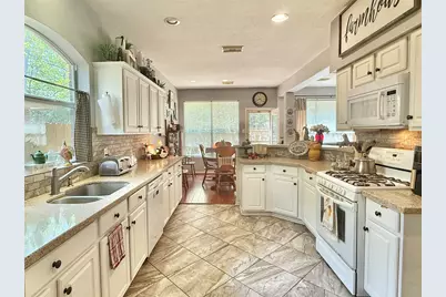 176 S Hollylaurel Circle, The Woodlands, TX 77382 - Photo 21