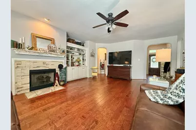 176 S Hollylaurel Circle, The Woodlands, TX 77382 - Photo 17