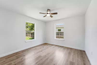 7429 W Knoll Street, Houston, TX 77028 - Photo 17