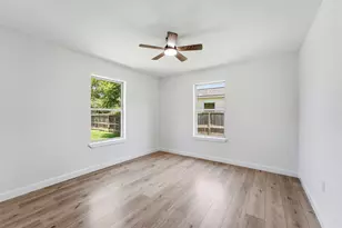 7429 W Knoll St, Houston, TX 77028 - Photo 17