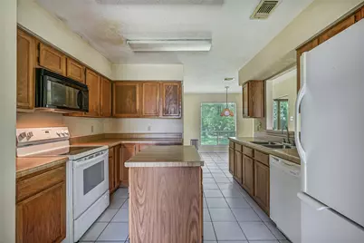 1109 W Castlewood Avenue, Friendswood, TX 77546 - Photo 11
