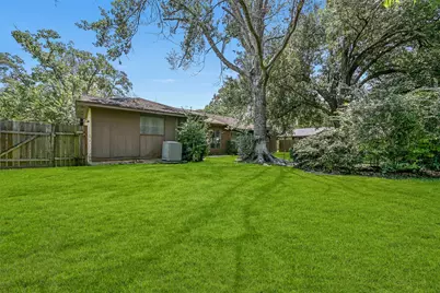 1109 W Castlewood Avenue, Friendswood, TX 77546 - Photo 31