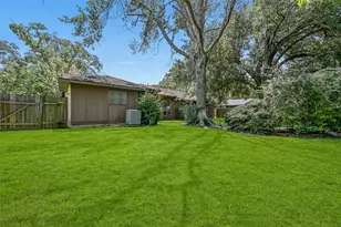1109 W Castlewood Ave, Friendswood, TX 77546 - Photo 31