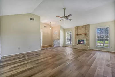 1109 W Castlewood Avenue, Friendswood, TX 77546 - Photo 5
