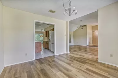 1109 W Castlewood Avenue, Friendswood, TX 77546 - Photo 9