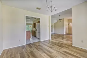 1109 W Castlewood Ave, Friendswood, TX 77546 - Photo 9