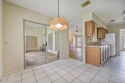 1109 W Castlewood Avenue, Friendswood, TX 77546 - Photo 15