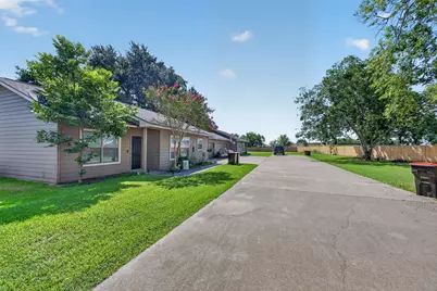 7523 Avenue J, Beasley, TX 77417 - Photo 13