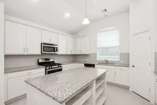 101 Long Meadow Ct, Clute, TX 77531 - Photo 9