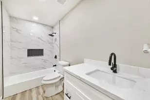 5527 Lakefield Dr, Houston, TX 77033 - Photo 25