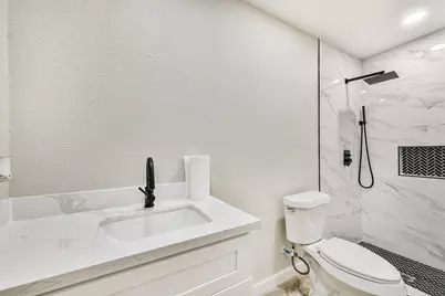 5527 Lakefield Drive, Houston, TX 77033 - Photo 13