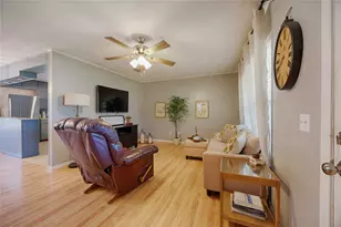 207 River St, Hallettsville, TX 77964 - Photo 5