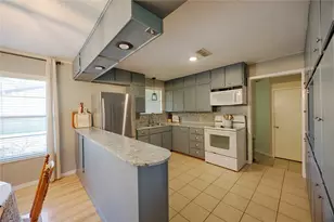 207 River St, Hallettsville, TX 77964 - Photo 7