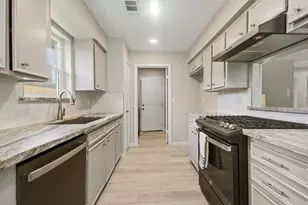 1915 Michele Dr, Sugar Land, TX 77498 - Photo 13