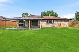 1915 Michele Dr, Sugar Land, TX 77498 - Photo 23