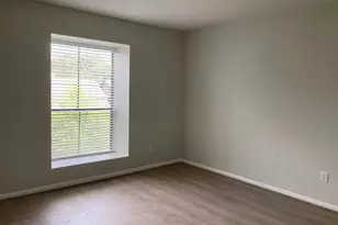 3075 Walnut Bend Ln, Houston, TX 77042 - Photo 13