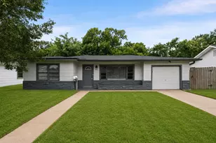 921 22nd Ave N, Texas City, TX 77590 - Photo 1