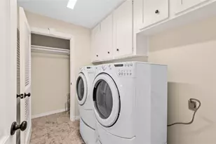 9621 Longmont Dr, Houston, TX 77063 - Photo 11