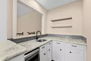 9621 Longmont Dr, Houston, TX 77063 - Photo 11