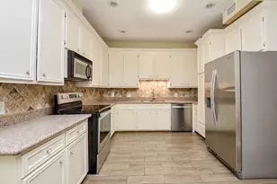 4 Bayou Pointe Dr, Houston, TX 77063 - Photo 21