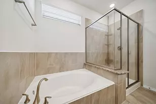 8604 Hollyoaks Creek Ln, Houston, TX 77063 - Photo 21