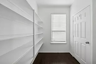 8604 Hollyoaks Creek Ln, Houston, TX 77063 - Photo 15