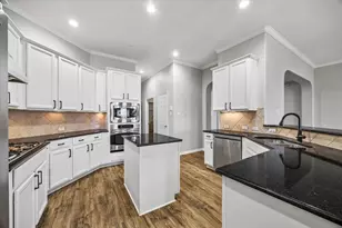 7715 Bayou Green Ln, Sugar Land, TX 77479 - Photo 11