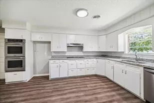 111 Chadwick, Bay City, TX 77414 - Photo 11