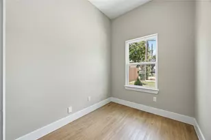 5942 Southridge St, Houston, TX 77033 - Photo 13