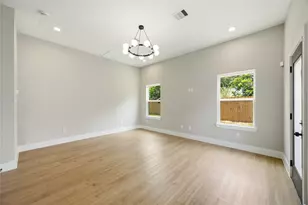 5942 Southridge St, Houston, TX 77033 - Photo 5
