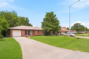 807 E 43rd St, Houston, TX 77022 - Photo 3