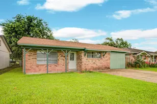 811 W 7th St, Freeport, TX 77541 - Photo 3