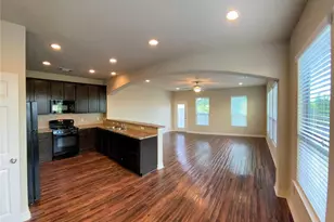 36 Woodland Hills Dr, Conroe, TX 77303 - Photo 3