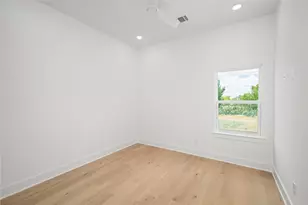 902 Kern St, Houston, TX 77009 - Photo 31