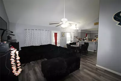 4705 30th Street E, Dickinson, TX 77539 - Photo 5