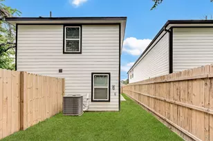 1017 North Ln, Houston, TX 77088 - Photo 23