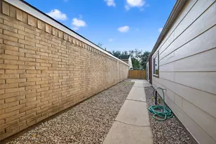 11635 Twinridge Ln, Houston, TX 77099 - Photo 3