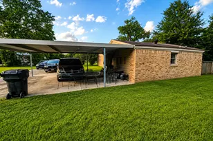 8402 Darlington Dr, Houston, TX 77028 - Photo 17
