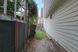 403 Jackson Hill St, Houston, TX 77007 - Photo 7