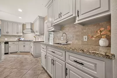 1650 White Oak Creek Drive, Conroe, TX 77304 - Photo 9